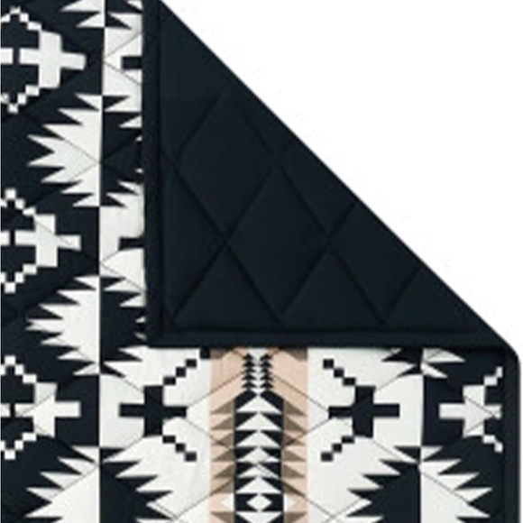 Pendleton 50 x 70 Spider Rock Quilted Roll Up Throw Blanket NWT - Picture 7 of 7